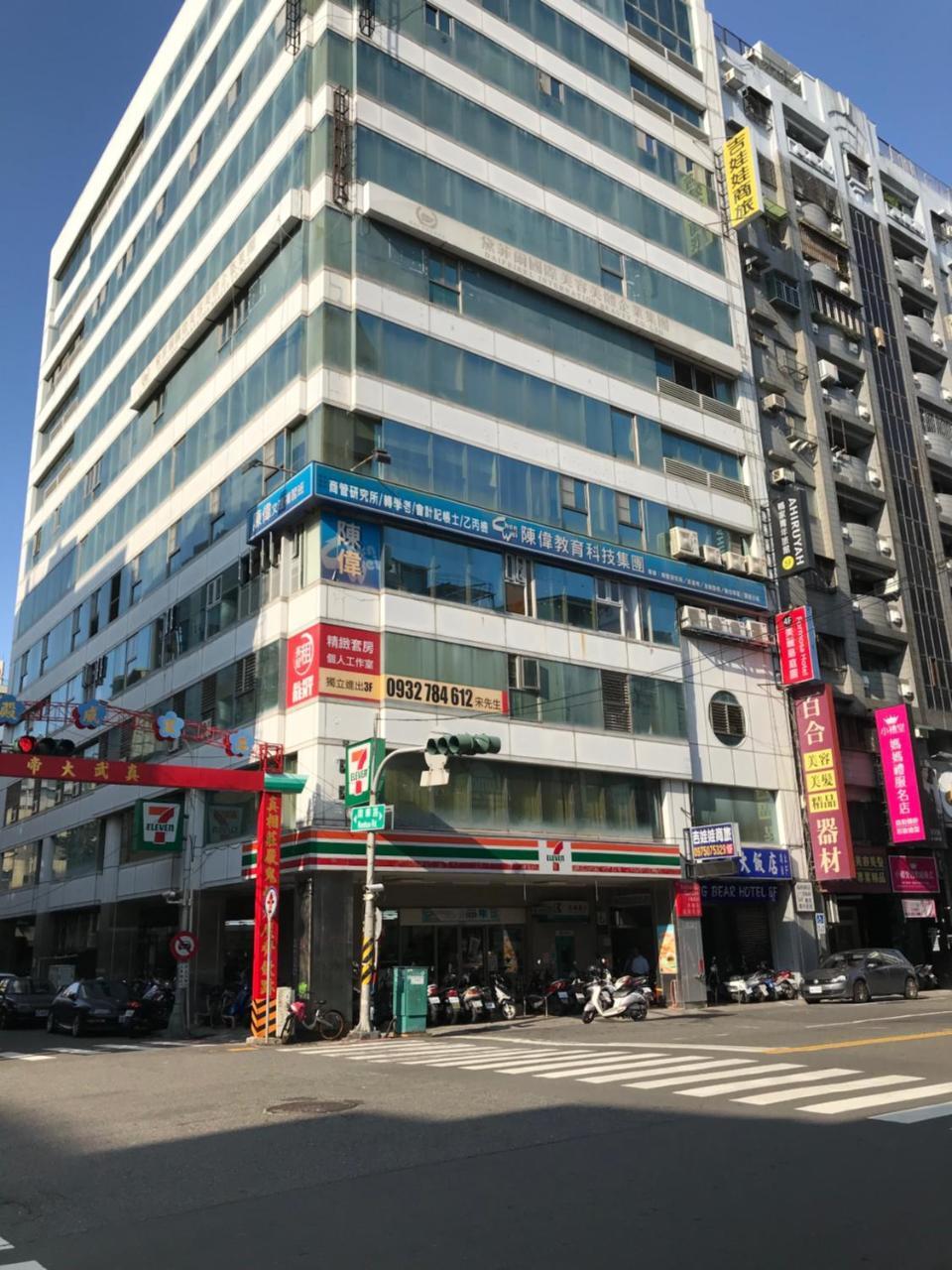 Big Bear Hotel Kaohsiung Dış mekan fotoğraf